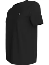 Remera negra de algodón regenerativo con cuello redondo y monograma de Calvin Klein en el pecho.