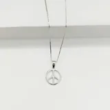 Gargantilla de plata 925 con dije circular con el símbolo de la paz y una circonia engarzada.