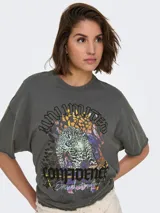 Camiseta gris oscuro de algodón con estampado de leopardo y texto en estilo rockero.