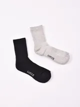 Pack de dos pares de medias cortas, uno blanco y otro gris.