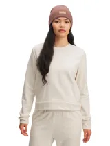 Buzo de mujer Under Armour Rival Terry Crew, color beige con logo estampado en el pecho.