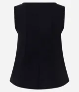Blusa sin mangas color negro, confeccionada en tejido punto roma, con breteles anchos y corte peplum alargado que se ajusta al cuerpo en el busto y se abre en el ruedo.