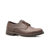Zapato casual de cuero color marrón con cordones y suela de goma.