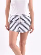 Short deportivo negro con cintura elástica y cordón ajustable.