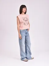 Remera color rosa con estampado de palmeras y texto "Sur la Cote D'Azur France Saint Jean Cap Ferrat".