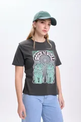 Remera gris oscuro de manga corta con estampado de dos tigres y la frase 'Rock n Roll'.