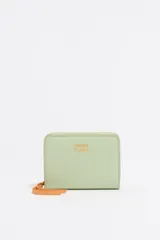 Monedero Bimba y Lola color naranja con textura granulada, logo dorado estampado, cierre de cremallera dorada y tarjetero interior.