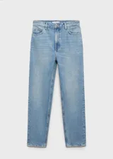 Jeans mom fit de tiro alto, color celeste claro, con cinco bolsillos y cierre frontal con cremallera y botón.