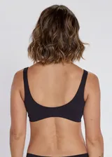 Soutien de microfibra sin costura tipo top, color gris. Sin aro ni copa, con bretel ancho.