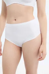 Bombacha tiro alto color blanco, confeccionada en microfibra con terminaciones de corte láser y fundillo de algodón.