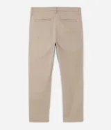 Pantalón de vestir color gris claro, de corte slim fit y largo cropped.
