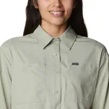 Camisa de manga larga Columbia Silver Ridge Utility, color negro, con protección solar FPU 50 y tecnología hidroabsorbente Omni-Wick. Cuenta con ventilación, bolsillo en el pecho y está hecha de material reciclado.