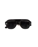 Lentes de sol negros con forma aviador y protección UV400.