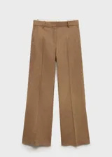 Pantalón de vestir color marrón claro, de corte wide leg y tiro medio.