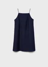 Vestido corto azul marino de corte recto, con tirantes finos y escote cuadrado.