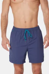 Short de baño color coral con cintura elástica y cordón ajustable.