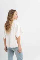 Buzo verde agua de algodón grueso, manga corta y corte oversize.