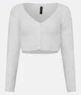 Cardigan corto blanco de punto acanalado con escote en V, mangas largas y cierre frontal con botones.