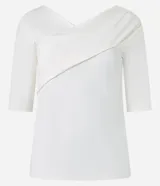 Blusa color crema con escote bardot y mangas 3/4.