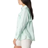 Camisa de pesca Columbia Bahama de manga larga color azul marino, con cuello abotonado, dos bolsillos frontales con cierre de velcro, ventilación en la espalda y tecnología Omni-Shade UPF 30.