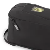 Bolsa para championes Puma color negro con detalles en amarillo. Cuenta con el escudo del Club Atlético Peñarol y el logo de Puma. Tiene cierre de cremallera y asa de transporte.