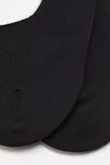 Pack de cinco pares de soquetes deportivos negros confeccionados con tejido funcional DryMove™ que ayuda a absorber el sudor. Cuentan con secciones de ventilación en punto calado sobre el empeine y reborde de silicona en la parte posterior del talón para evitar que se deslicen.