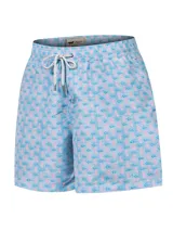Short de baño celeste con estampado de caballitos de mar rosados. Tiene cintura elástica con cordón ajustable, bolsillos laterales y traseros.