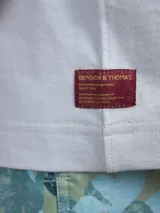 Remera de algodón pesado color azul marino, de 260 gramos.