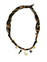 Collar con bandana de tela animal print marrón y negro, con dijes colgantes dorados: cristal, cuerno negro, yin yang con strass y ojo turco.