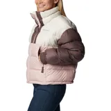 Campera puffer cropped Columbia Pike Lake II, color celeste, rosa y naranja. Cuenta con tecnología térmica reflectante Omni-Heat™, aislamiento de poliéster 100 % reciclado, puños con forro de jersey, protector de mentón, cremallera central delantera de doble dirección, bolsillo interior de seguridad, bolsillos laterales con cremallera, puños elásticos, dobladillo ajustable con ceñidor y tratamiento duradero repelente al agua sin PFC.