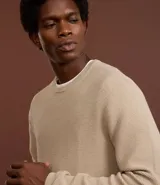 Pantalón de jean para hombre de corte recto, con cintura tradicional y cierre de cremallera. Confeccionado en denim de algodón 100%.