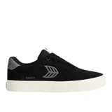 Championes negros de estilo skate con detalles en gris y suela de goma, diseño ligero y cómodo.