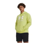 Buzo gris de Under Armour, línea Rival Fleece, con capucha y logo estampado en el frente.