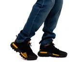 Zapatillas Caterpillar modelo Raider Sport, color negro con detalles en amarillo. Confeccionadas en cuero y tela, con suela de goma y cordones.