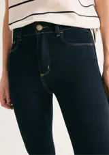 Pantalón de jean super skinny de tiro alto color azul oscuro.