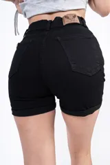 Short de jean negro de tiro alto y corte ajustado.