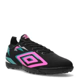 Championes de fútbol Umbro Hit Tf, color negro con detalles en fucsia y turquesa.