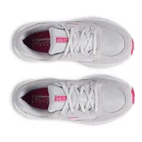 Zapatillas deportivas grises con detalles en celeste, marca Under Armour, modelo Charged Versurge.