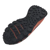 Championes de trail running Under Armour Charged Maven Trail, color marrón con detalles en naranja y negro. Diseñados para senderos, con capellada de malla transpirable, entresuela Charged Cushioning para amortiguación y suela de goma con tacos para tracción.