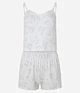 Conjunto de pijama de dos piezas confeccionado en tejido Rib, compuesto por una blusa con bretel fino y un short con cintura elástica. El conjunto presenta un estampado de animalitos.