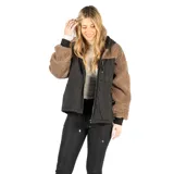 Campera negra con mangas marrones de piel sintética, capucha y cierre frontal.
