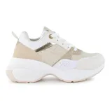 Championes Korium Akira color blanco y dorado con suela chunky.