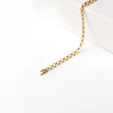 Pulsera de oro amarillo 18k con eslabones tipo rolo y cierre de mosquetón.