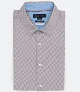 Camisa de manga corta con estampado de algodón y poliéster, corte regular, cuello clásico y cierre frontal con botones.