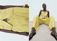 Pantalón de tiro alto, diseño recto y largo, color amarillo claro con finas rayas verticales. Presenta cierre de botón y cremallera, detalle de pinzas y dos bolsillos laterales.