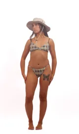 Conjunto de bikini con estampado abstracto en tonos tierra, celeste y marrón. El corpiño es triangular con breteles finos y el bottom es de corte clásico con tiras laterales finas y elásticas.