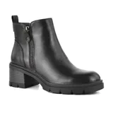 Botas cortas negras de cuero sintético con cierre lateral y taco bajo.