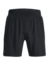 Short deportivo Under Armour Launch Elite 7 para hombre, color negro, con logo reflectivo en la pierna izquierda. Confeccionado en tejido ligero y transpirable, con forro interior y cintura elástica ajustable. Ideal para running y entrenamiento.