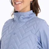 Buzo celeste con cuello alto, cierre de cremallera, elástico ajustable en la cintura y bolsillos laterales.