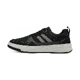 Zapatillas deportivas urbanas color negro con detalles en gris y blanco.